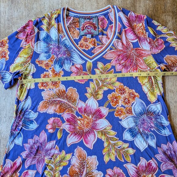 Johnny Was Janie Favorite Short Sleeve V‑Neck Swing Tee Leilah, Size Small - Picture 5 of 9